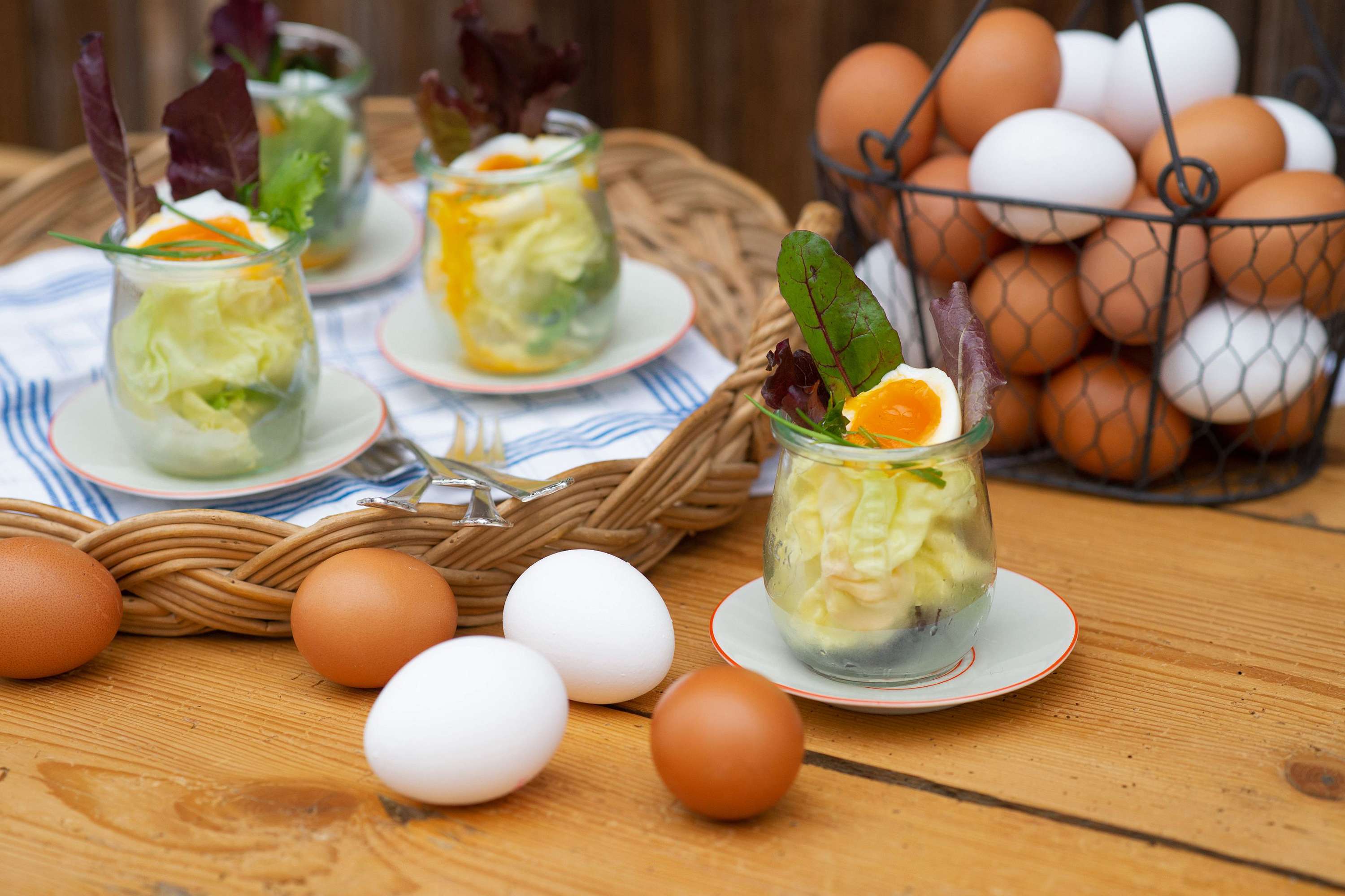 Eier auf Blattsalaten